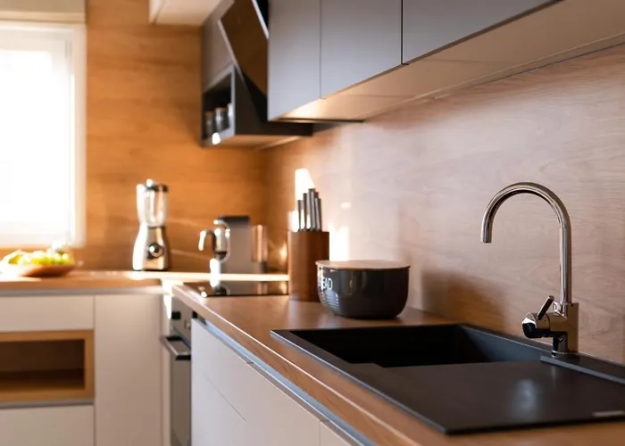 The Pearl Ae 1552 * Zadar