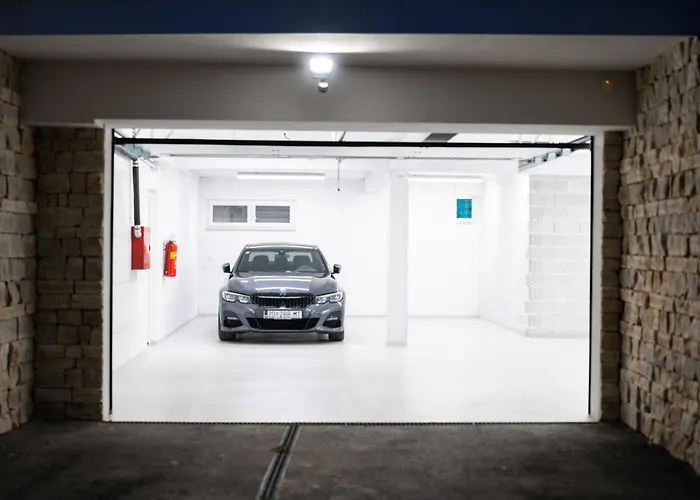 The Pearl Ae 1552 * Zadar