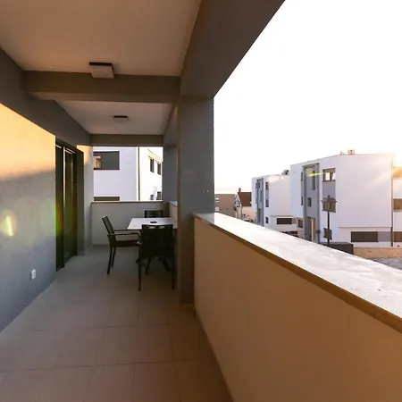 The Pearl Ae 1552 扎达尔